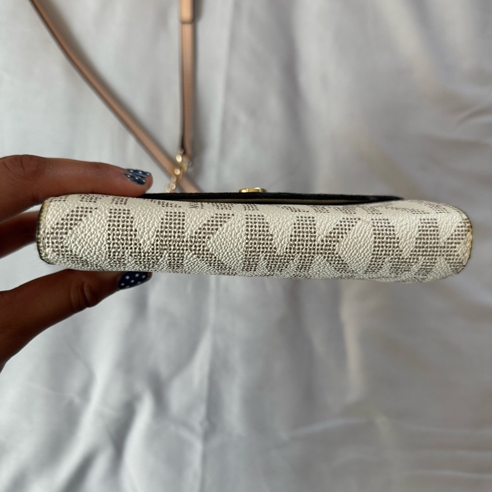 Michael Kors Jet Set Logo Crossbody Wallet Bag – Vanilla / Acorn - Picture 4 of 6